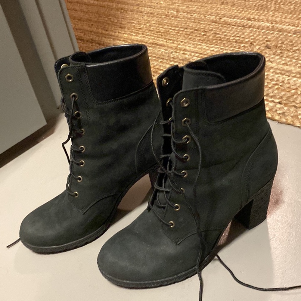 Gorgeous Timberland heeled black leather boots great quality